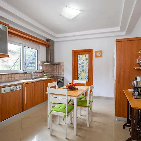 Seascape Village - Spacious 3-bed With Private Garden And Parking Apartament *