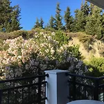 Seascape Village - Spacious 3-bed With Private Garden And Parking Apartmán