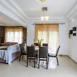Seascape Village - Spacious 3-bed With Private Garden And Parking Kalithies