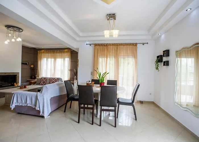 Seascape Village - Spacious 3-bed With Private Garden And Parking Kalithies