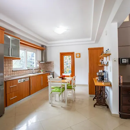 Seascape Village - Spacious 3-bed With Private Garden And Parking شقة