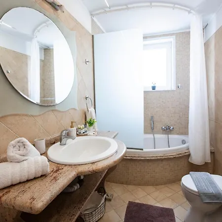 Seascape Village - Spacious 3-bed With Private Garden And Parking Apartman Kalithiész