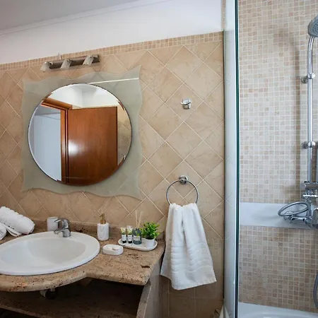 Seascape Village - Spacious 3-bed With Private Garden And Parking Kalithiész