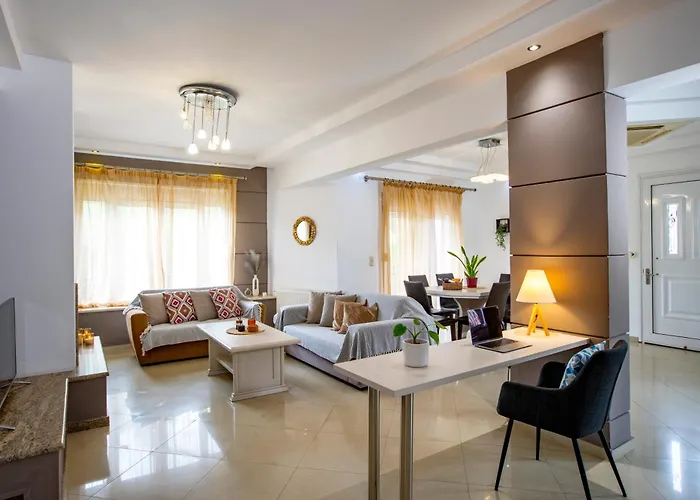 Appartement Seascape Village - Spacious 3-bed With Private Garden And Parking Kalithies