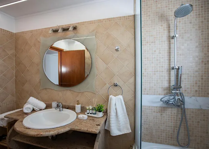 Seascape Village - Spacious 3-bed With Private Garden And Parking Kalithies