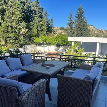 Seascape Village - Spacious 3-bed With Private Garden And Parking Kalithies